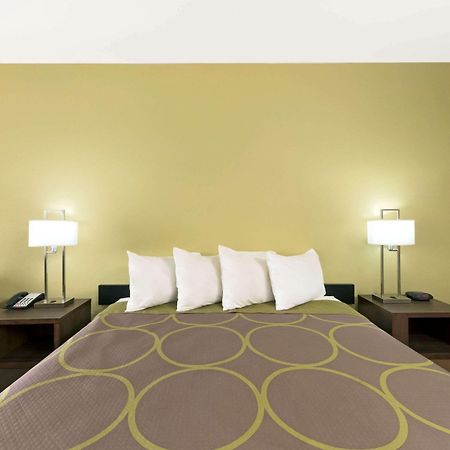 Super 8 By Wyndham Colorado City Екстериор снимка