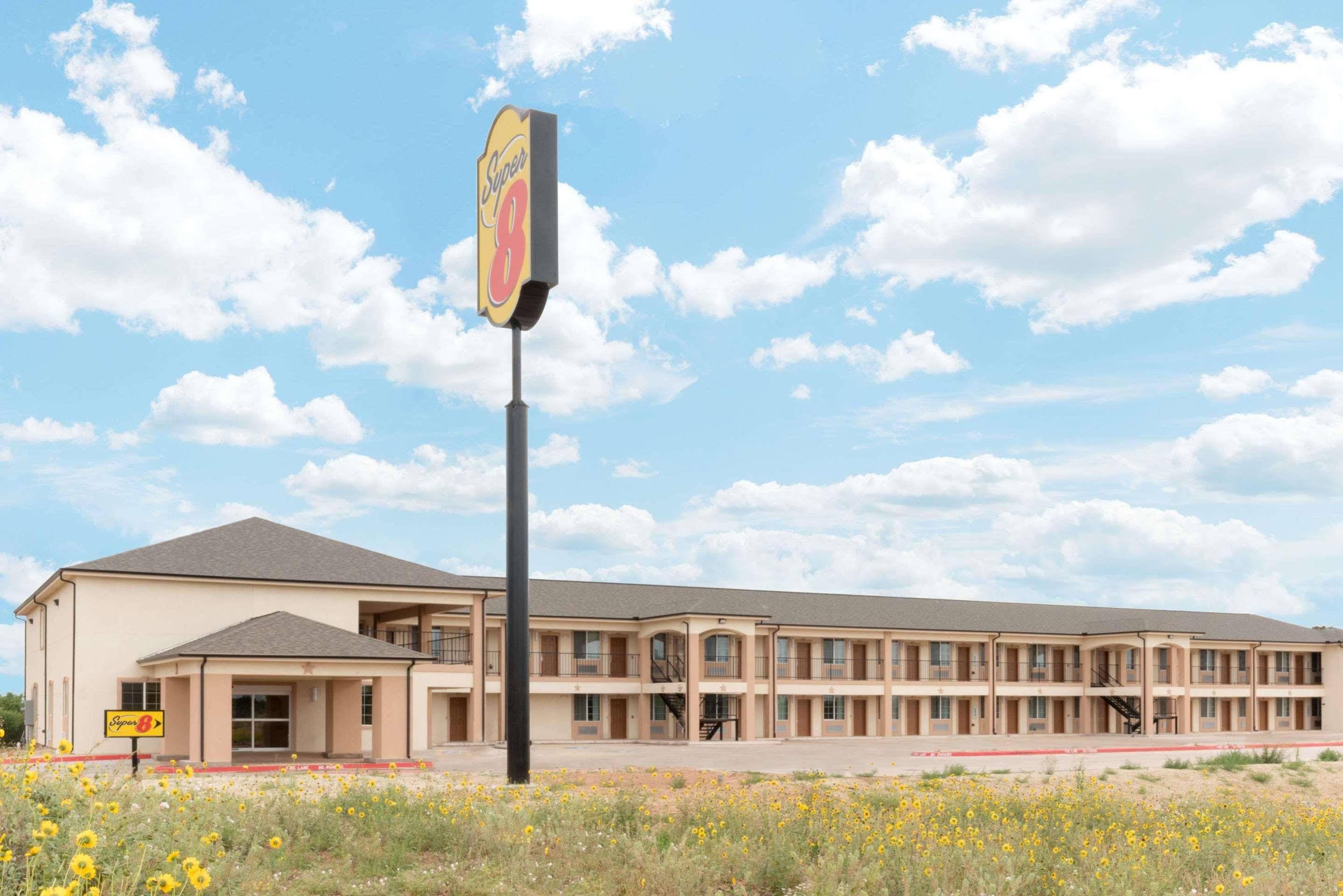 Super 8 By Wyndham Colorado City Екстериор снимка