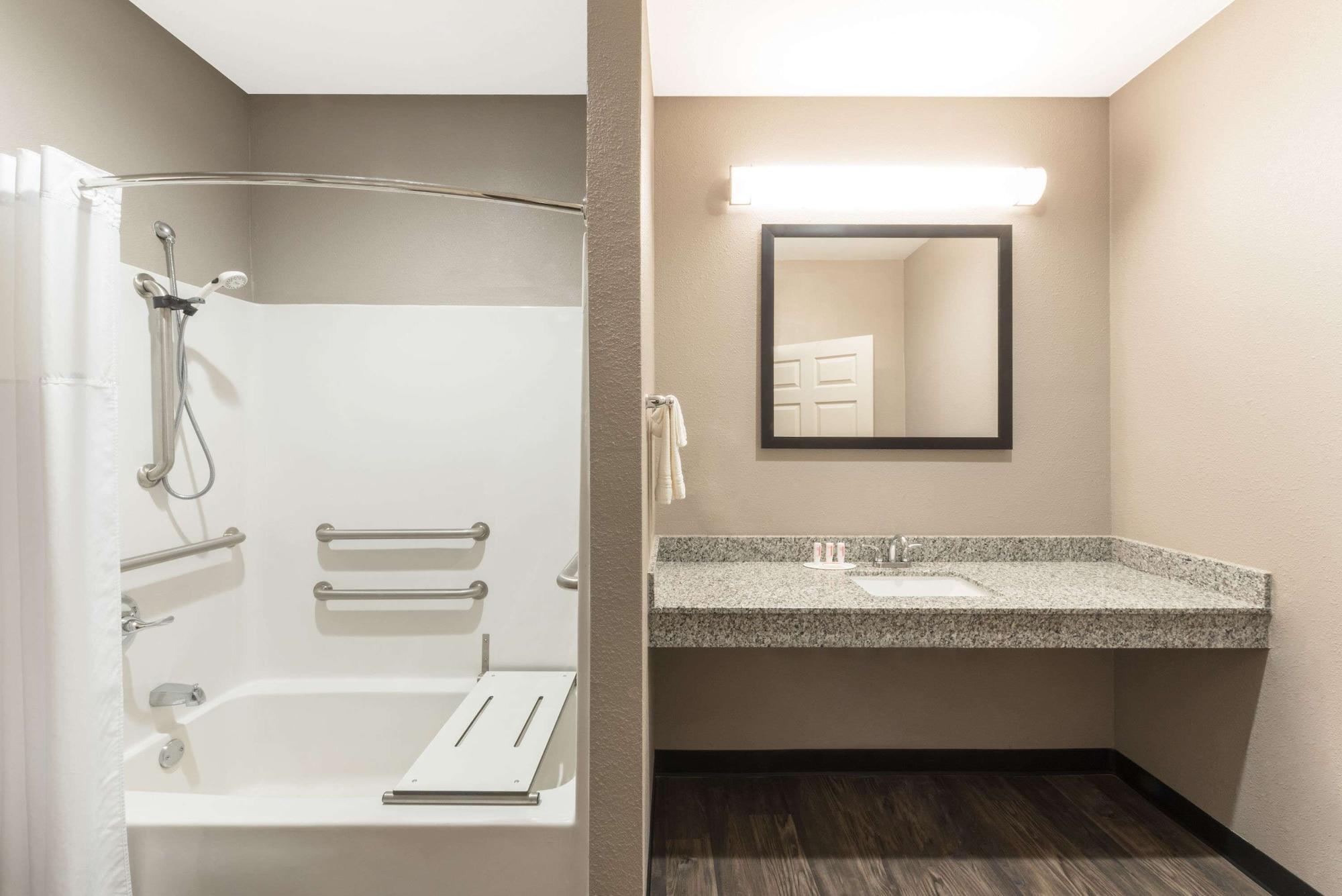 Super 8 By Wyndham Colorado City Екстериор снимка