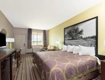 Super 8 By Wyndham Colorado City Екстериор снимка